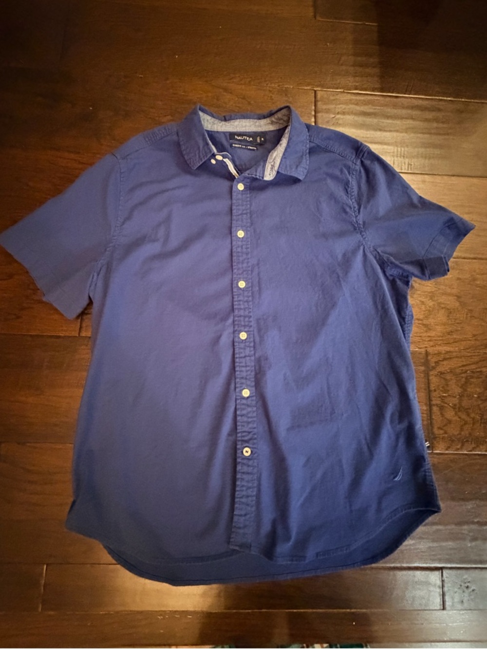 Nautica Men's Short Sleeve Button-Down Shirt in Blue